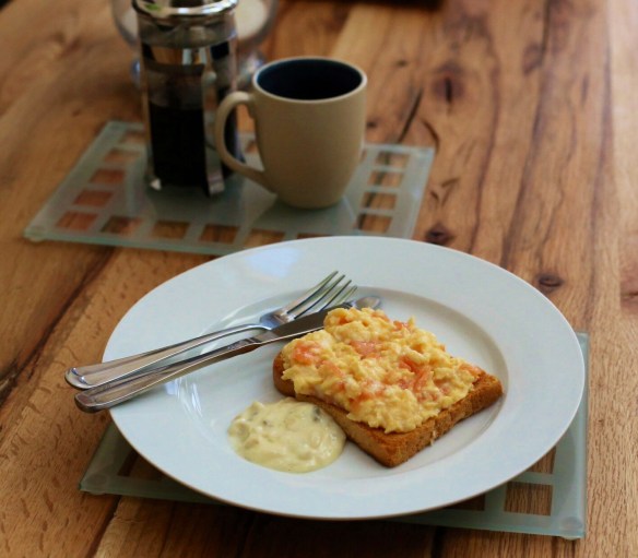 Smoked salmon and egg with tartarte sauce